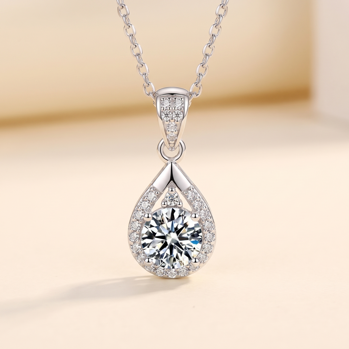 Elara Pavé Necklace - AVRESKA